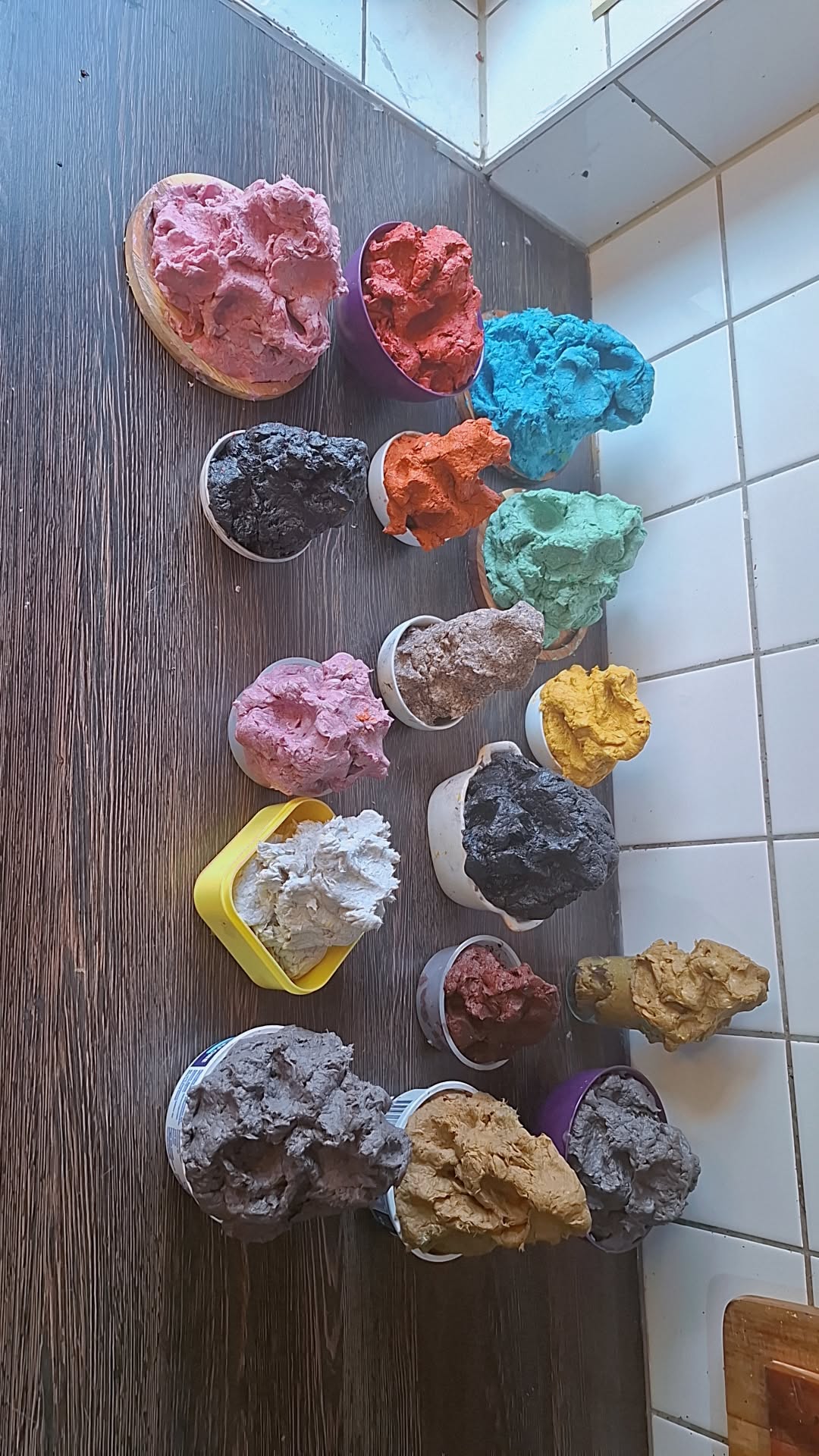 Kreative Kindergeburtstage – Gestalten mit modellierbarer Papiermasse