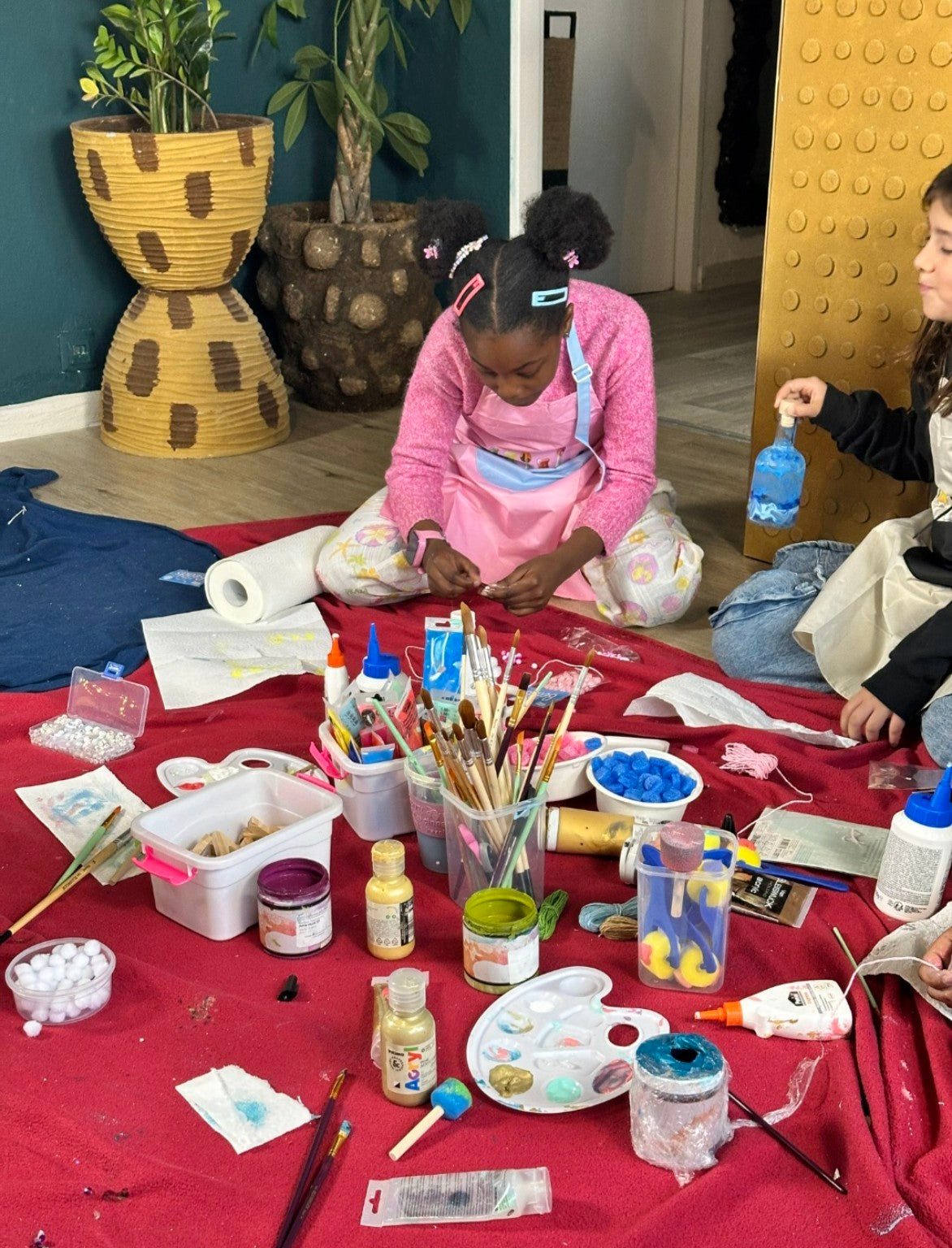 Kreative Kindergeburtstage – Gestalten mit modellierbarer Papiermasse