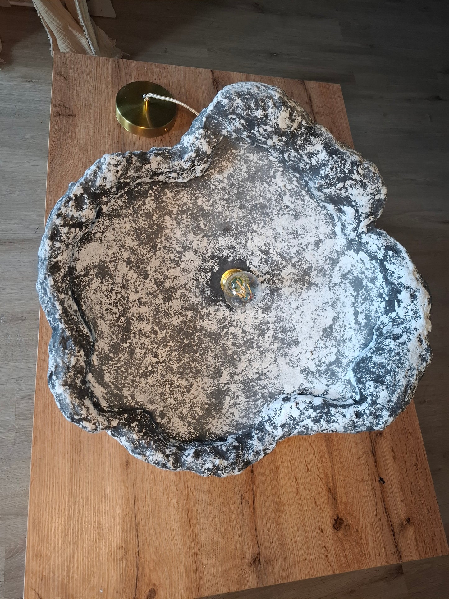 Lune intérieure — Skulpturale Hängeleuchte