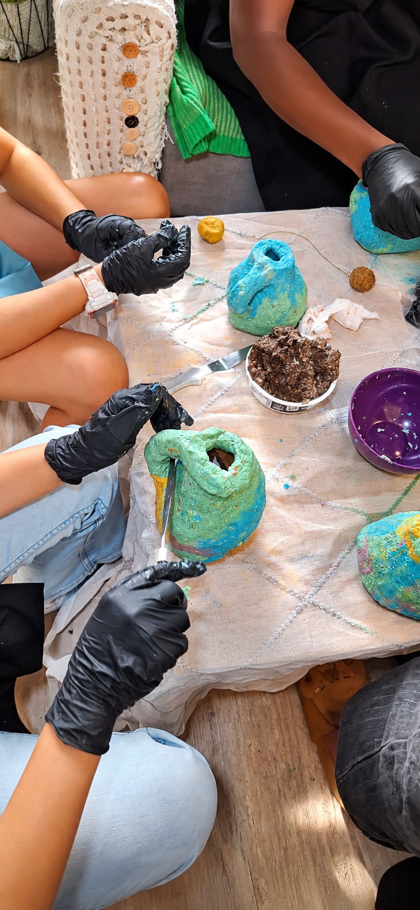 Kreative Kindergeburtstage – Gestalten mit modellierbarer Papiermasse